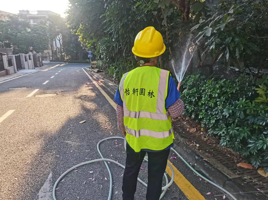 園林綠化養護日常澆水