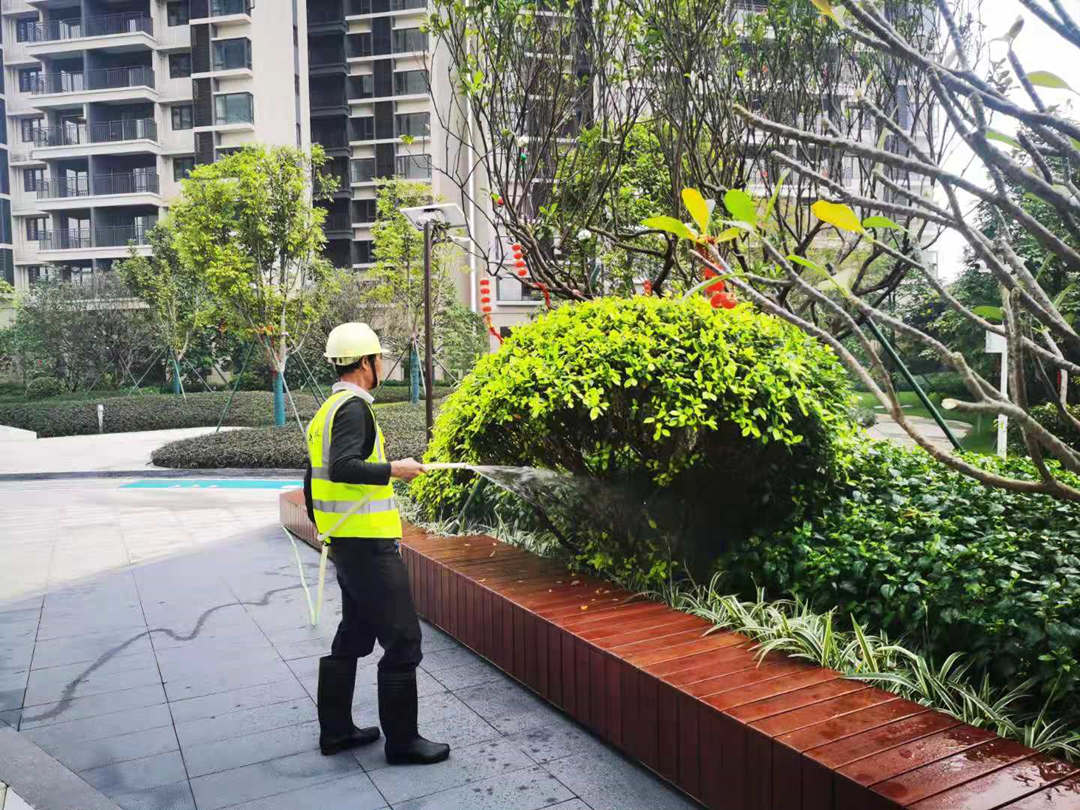 小區綠化養護澆水